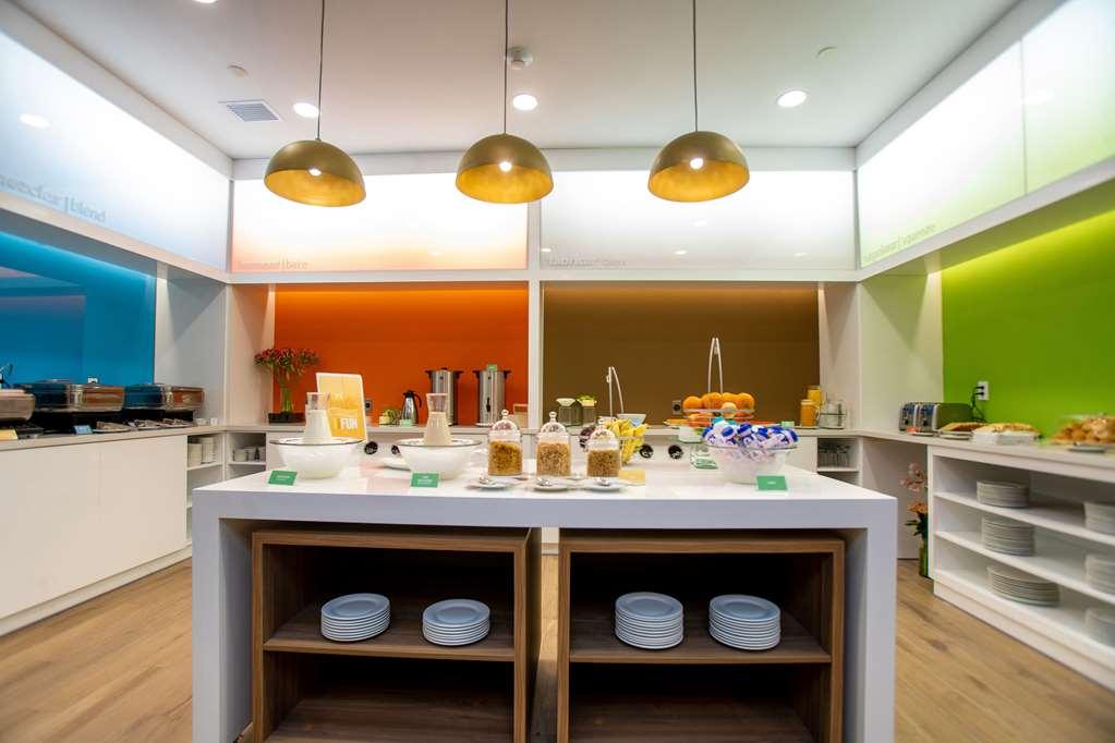 Hampton By Hilton Quito La Carolina Park Hotel Restaurant billede